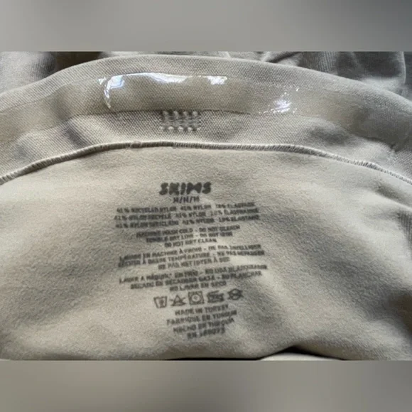 Skims Seamless Sculpt High Waisted Above the Knee Short Shapewear in Clay Size M - Picture 5 of 5